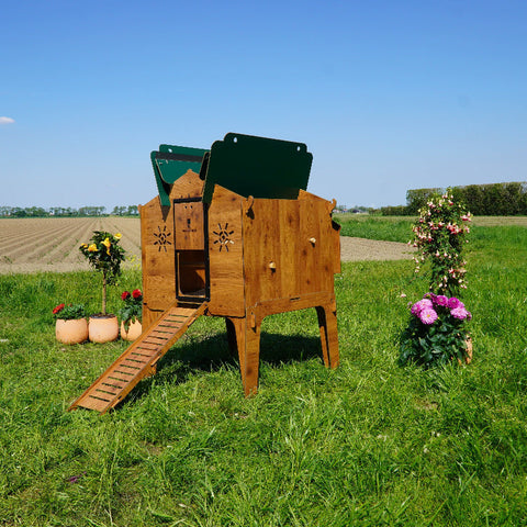 Kippenhok Cucciolotta buiten dak open geklapt