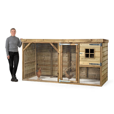 Kippenhok_Daisy_Voldux_onderhoudsvrij_geimpregneerd_hout_duurzaam_vlucht_zitstok_2deuren_1verdieping_vogels_gaas__Linkerkant_Persoon_Kippenhok_Daisy
