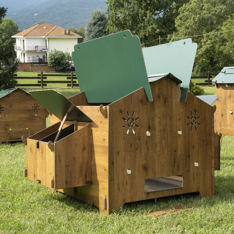 polly chalet kippenhok buiten met kippen