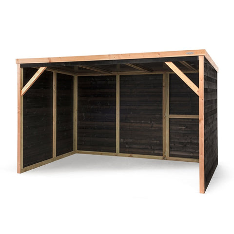 Voorkant schuilstal Voldux Oktober. Gemaakt van duurzaam geïmpregneerd hout. 