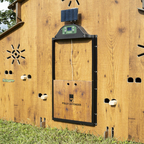 vooraanzicht Automatische deuropener voor kippenhok met zonnepaneel, duurzaam kunststof ontwerp voor cucciolotta kippen hokken 