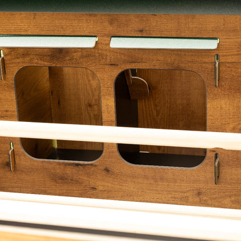 Interieur Chalet 2XL kippenhok met uitneembare zitstokken en legnest.