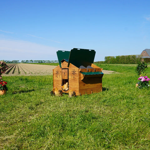 Cucciolotta Polly Farm Evolution  met automatische deuropener en legnest – duurzaam HPL, onderhoudsvrij en geschikt voor 10 tot 15 kippen.