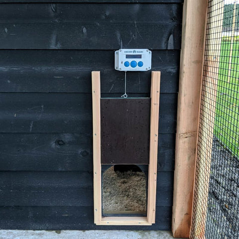 (Combideal) Handmatige luik +  Automatische kippenhok opener (PRO) van Chicken Guard