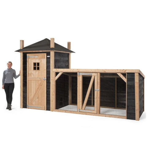 Kippenhok Hooiberg Gijs Voldux: met vrouw ernaast