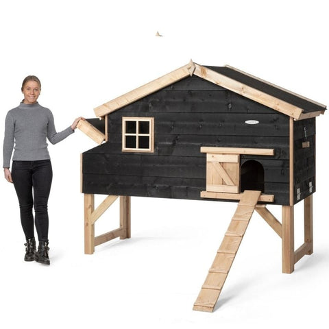 Kippenhok Jens XL: met vrouw ernaast