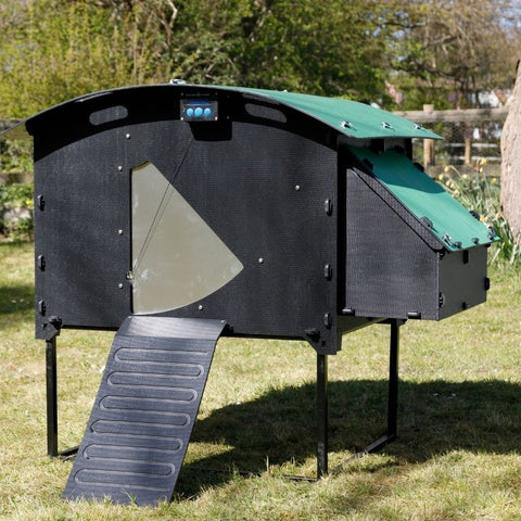 Kunststof Kippenhok Nestera Large op pootjes - 139x136x100cm