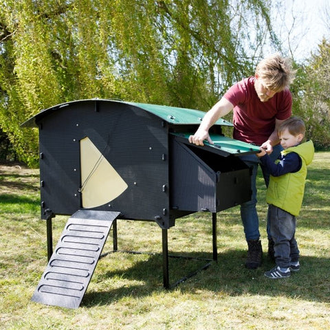 Kunststof Kippenhok Nestera Large op pootjes - 139x136x100cm