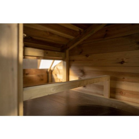 Binnenkant kippenhok Romy